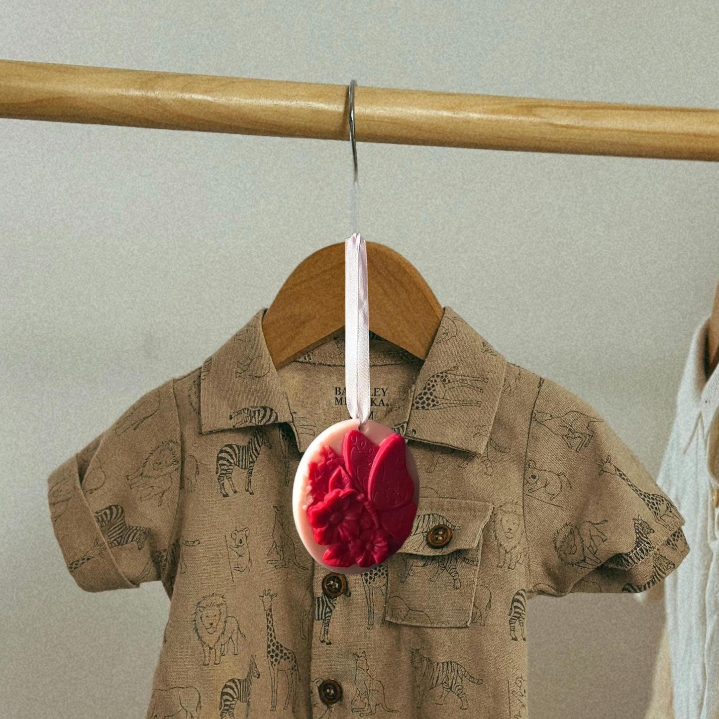 Aromatic natural soy wax sachets with butterfly print home fragrance wardrobe or cabinet freshener scented sachet for gifts (5 pcs)