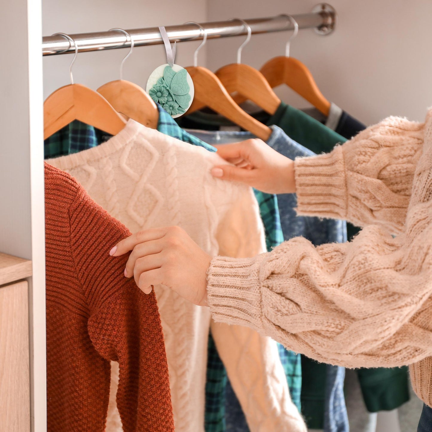 Aromatic natural soy wax sachets with butterfly print home fragrance wardrobe or cabinet freshener scented sachet for gifts (5 pcs)