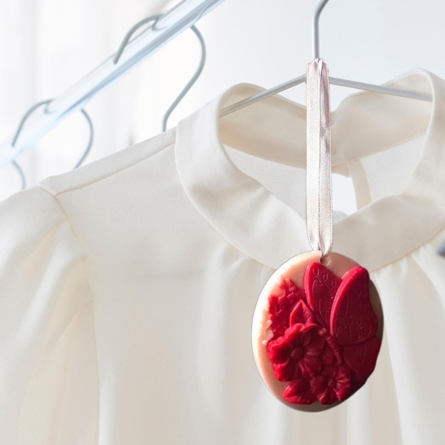 Aromatic natural soy wax sachets with butterfly print home fragrance wardrobe or cabinet freshener scented sachet for gifts (5 pcs)