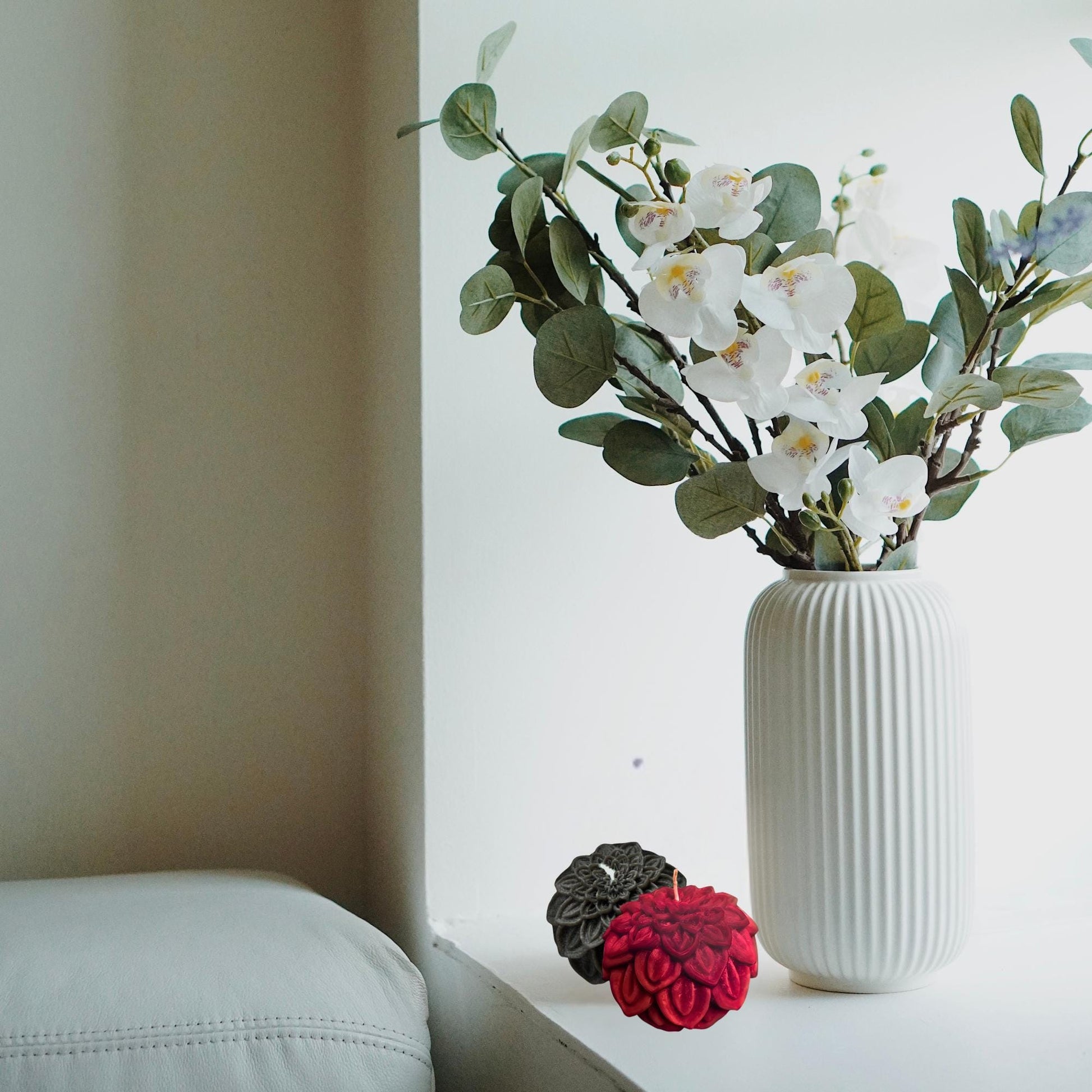 Handmade Soy Wax Dahlia & Lotus Flower Candle - Floral Home Decor