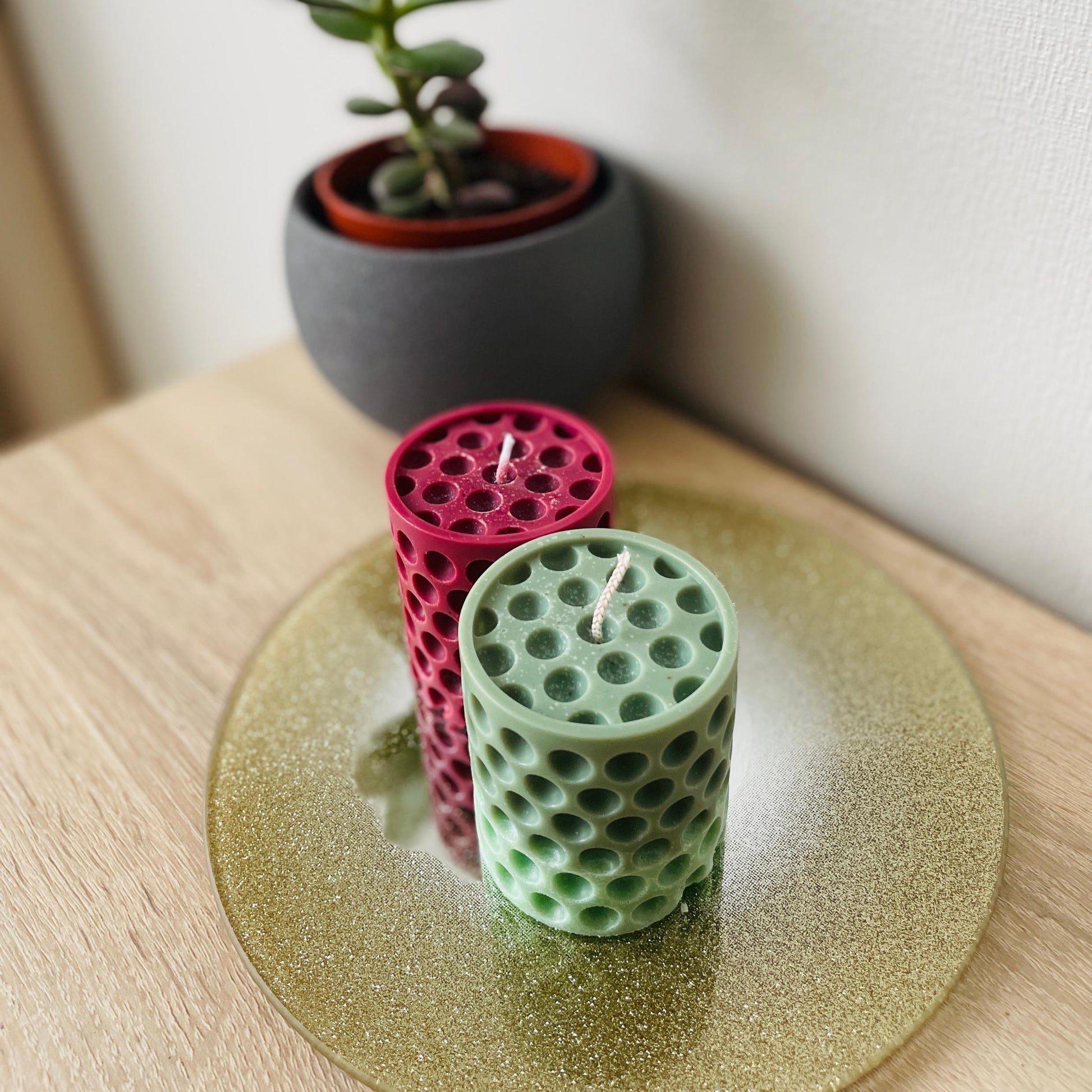 Handmade Dotted Cylindrical Candle: Decorative Soy Wax reverse bubble